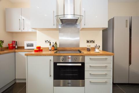 5 bedroom terraced house to rent, 24 Hessle Terrace, Hyde Park, Leeds, LS6 1EQ