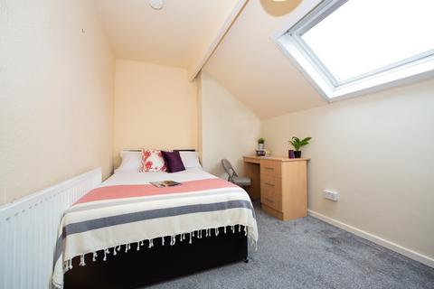 5 bedroom terraced house to rent, 24 Hessle Terrace, Hyde Park, Leeds, LS6 1EQ