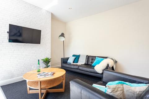 3 bedroom apartment to rent, 25A Saint Michael's Road, Headingley, Leeds, LS6 3BG