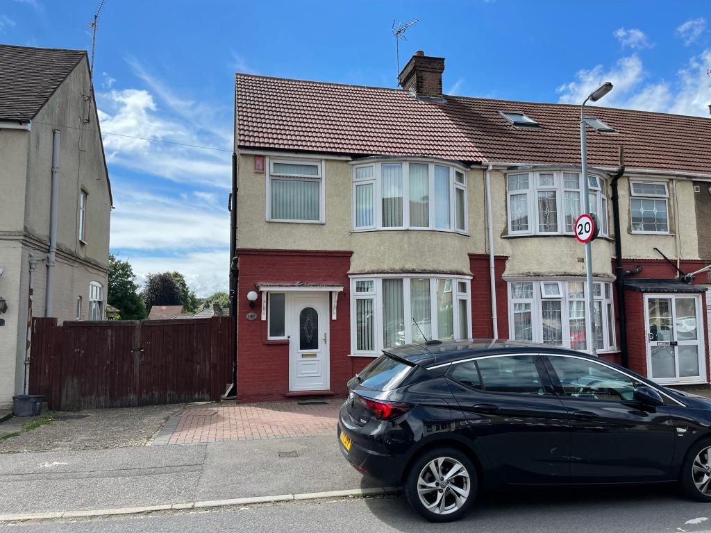 Chester Avenue, Luton, LU4 3 bed terraced house £1,150 pcm (£265 pw)