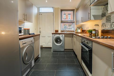 6 bedroom terraced house to rent, 29 Estcourt Avenue, Headingley, Leeds, LS6 3ES