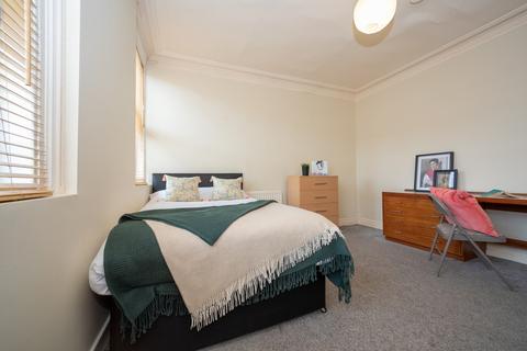 5 bedroom townhouse to rent, 3 Ashville Avenue, Hyde Park, Leeds, LS6 1LX