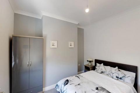 4 bedroom house share to rent - Victoria Street, Gillingham