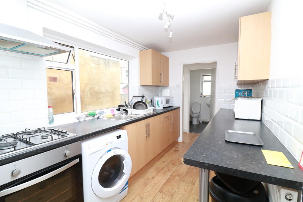 Peacock Street, Gravesend, Kent 5 bed house share £525 pcm (£121 pw)