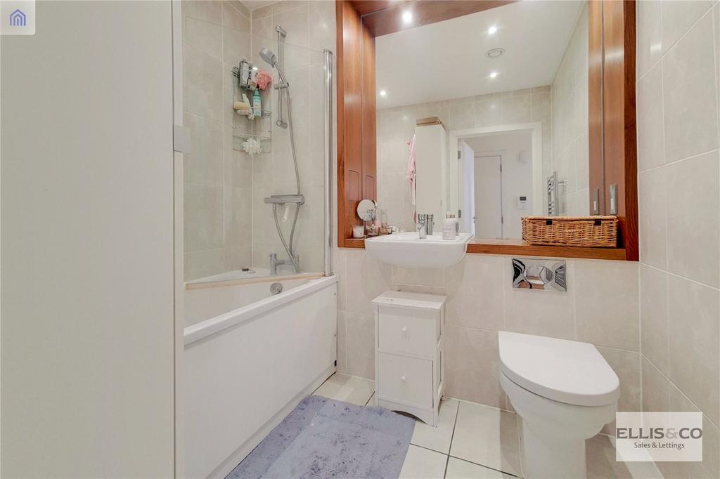 Apartment in Wembley - View 3