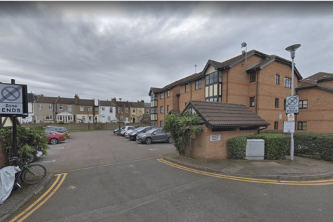 1 bedroom flat to rent, Chamberlain Place ,London E17 6AZ