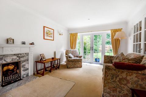25 Selby Close, Chislehurst, BR7 5RU