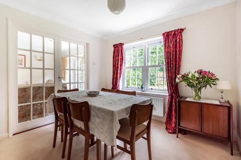 25 Selby Close, Chislehurst, BR7 5RU
