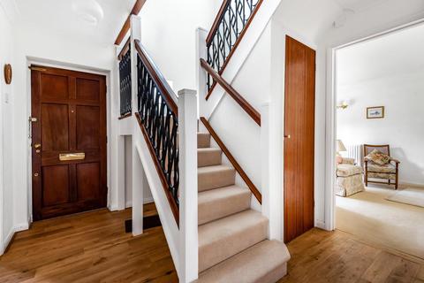 25 Selby Close, Chislehurst, BR7 5RU