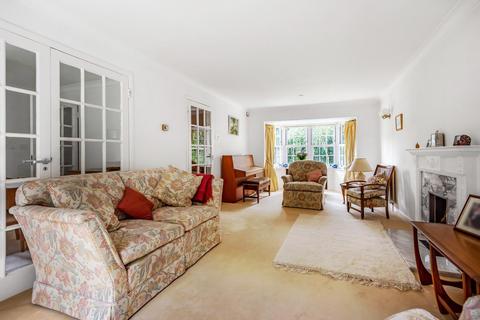 25 Selby Close, Chislehurst, BR7 5RU
