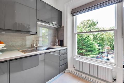Flat 3, 10 Southend Road, Beckenham, BR3 1SD