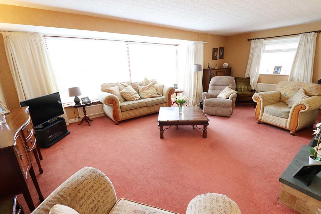 Edwinstowe Road, Ansdell, Lytham St. Annes 4 bed detached bungalow £