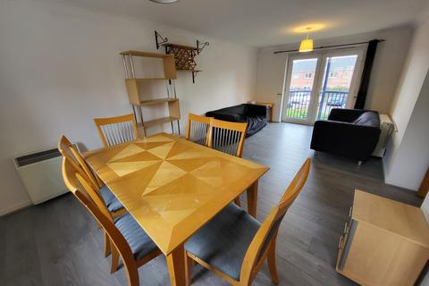 2 bedroom apartment to rent, Mallow Street, Hulme, Manchester. M15 5GE