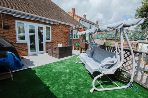 5 Branch Road, Benfleet, SS7 2AX