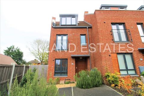 Hatfield - 4 bedroom end of terrace house to rent