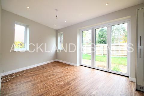 4 bedroom end of terrace house to rent, Green Close, Hatfield AL9
