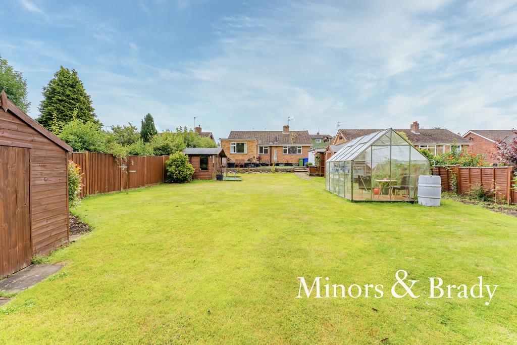 Park Drive, Worlingham 3 bed detached bungalow £375,000