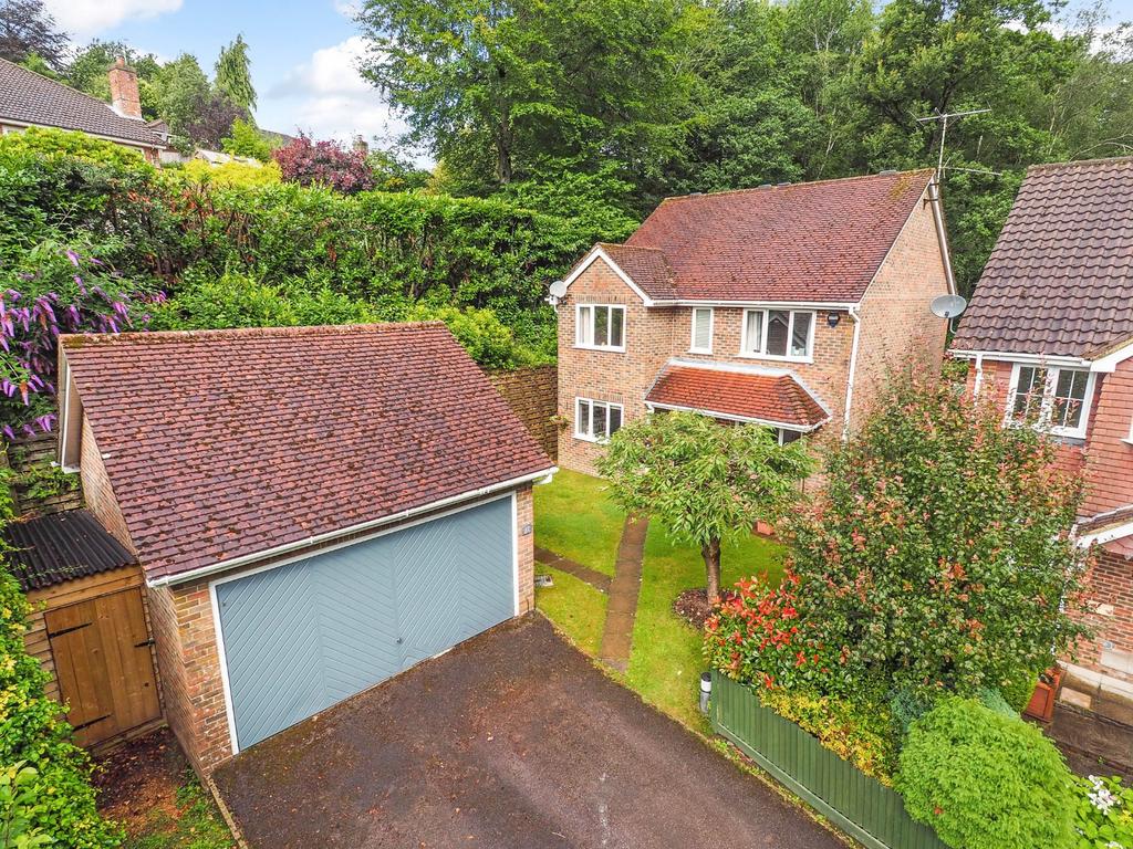 Clovelly Park, Beacon Hill, Hindhead 4 bed detached house £699,000