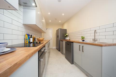 undefined, 81 Headingley Mount, Headingley, Leeds, LS6 3EW