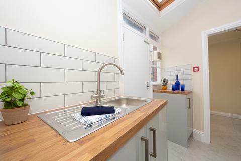 undefined, 81 Headingley Mount, Headingley, Leeds, LS6 3EW