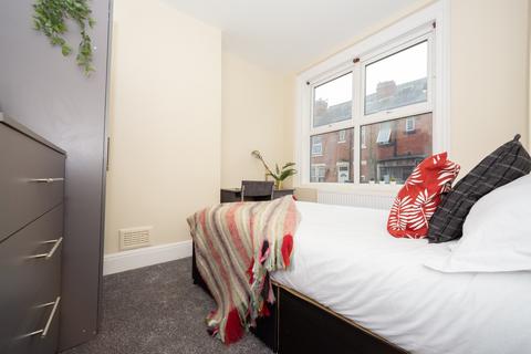 undefined, 81 Headingley Mount, Headingley, Leeds, LS6 3EW