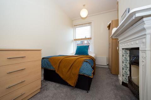 1 bedroom in a house share to rent, 43 Headingley Avenue, Headingley, Headingley, Leeds, LS6 3ER