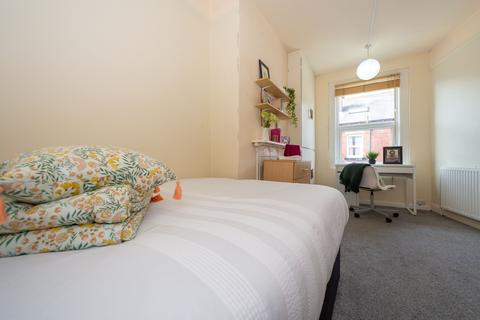 1 bedroom in a house share to rent, 43 Headingley Avenue, Headingley, Headingley, Leeds, LS6 3ER