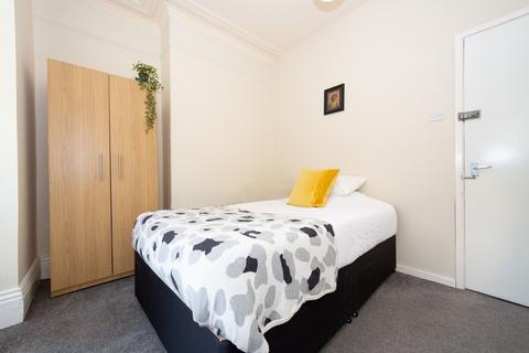 1 bedroom in a house share to rent, 43 Headingley Avenue, Headingley, Headingley, Leeds, LS6 3ER