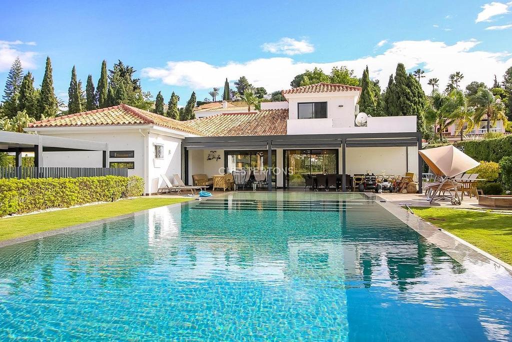 El Paraiso, 29688, Spain 6 bed house - £1,887,878* (€2,199,000)