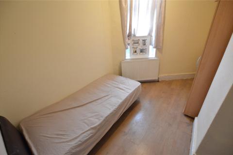 17 Sunbeam Terrace, Leeds, LS11 6EW