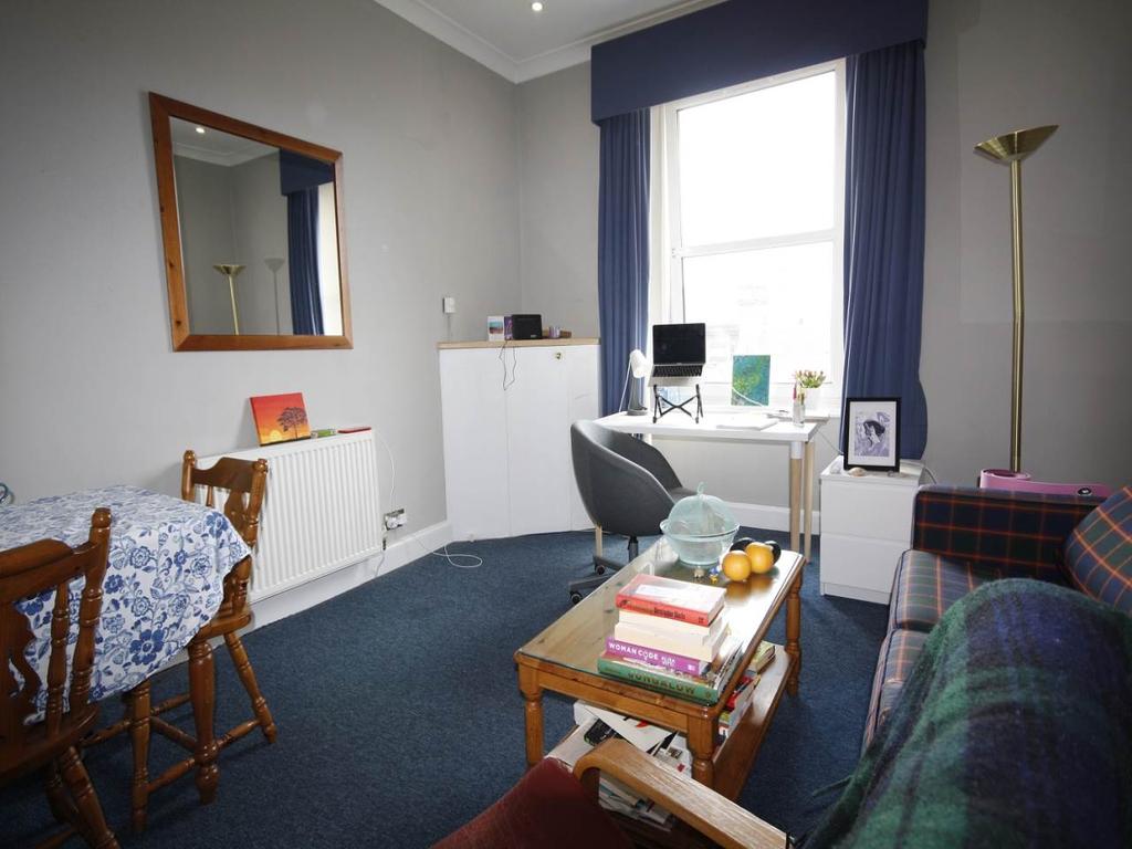 Morrison Street, Edinburgh, 1 bed flat £750 pcm (£173 pw)