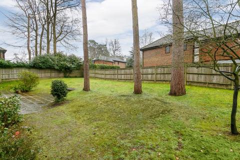 5 bedroom detached house to rent, Burleigh Road, Ascot, Berkshire