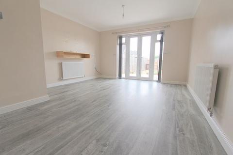 2 bedroom terraced house to rent, Castle View Close, Wednesbury