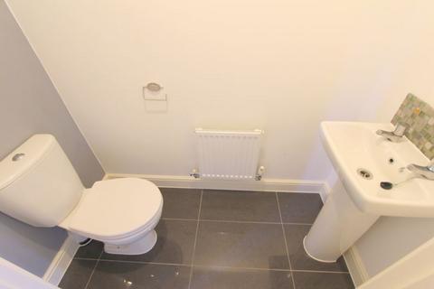 2 bedroom terraced house to rent, Castle View Close, Wednesbury