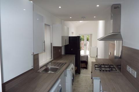 5 bedroom terraced house to rent - Bournville Lane, Stirchley, Birmingham, B30 2LN