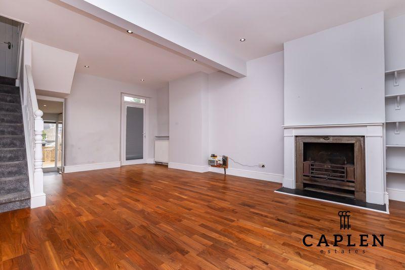 Prospect Road, Woodford Green 2 bed house £1,995 pcm (£460 pw)