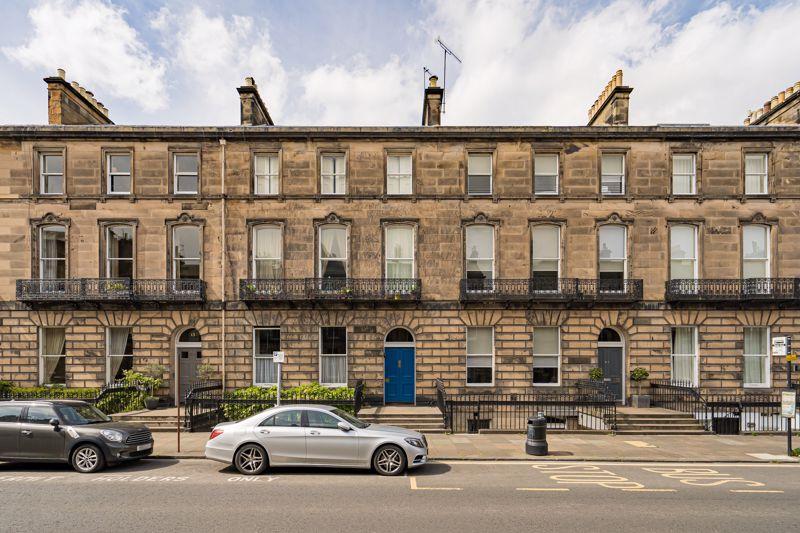 Chester Street, Edinburgh 2 bed flat £1,600 pcm (£369 pw)