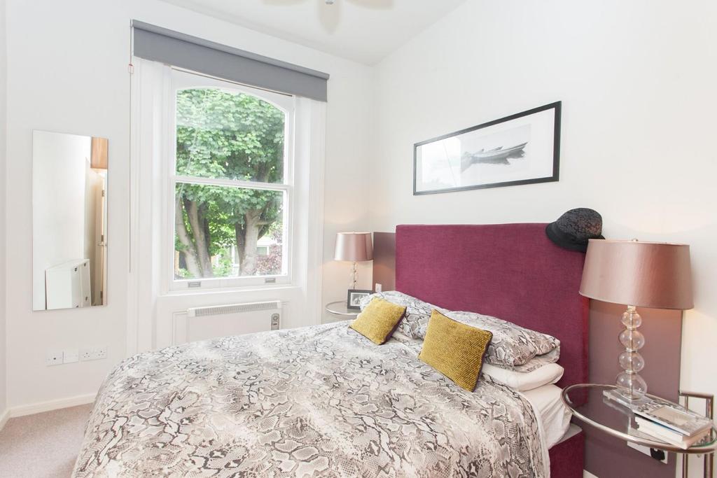 4, 47 Belsize Avenue - Bedroom.jpg