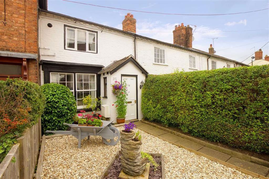 Salop Road, OvertonOnDee, LL13 2 bed terraced house £163,000