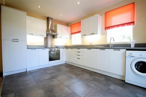 24 Balmoral Avenue, Beckenham, BR3 3RE