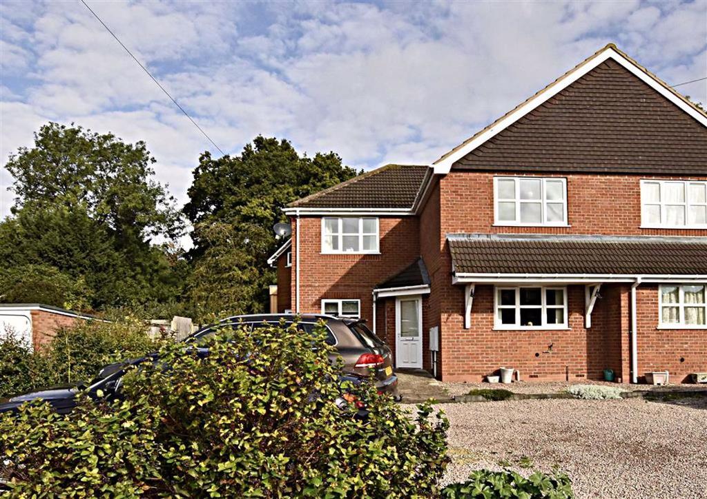 Meadow Road, Malvern 2 bed terraced house £230,000