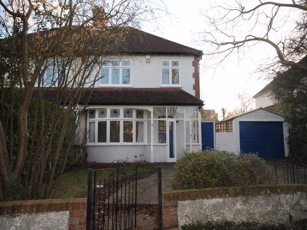 Heathdene Road, Wallington 4 bed semidetached house £2,100 pcm (£485 pw)