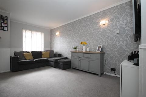 99 Vellum Drive, Carshalton, SM5 2TU