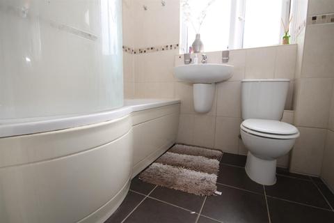 99 Vellum Drive, Carshalton, SM5 2TU