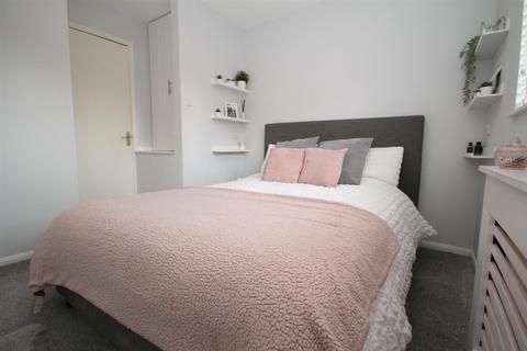 99 Vellum Drive, Carshalton, SM5 2TU