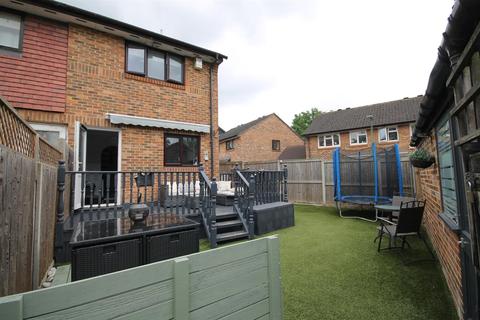 99 Vellum Drive, Carshalton, SM5 2TU