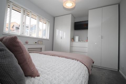 99 Vellum Drive, Carshalton, SM5 2TU