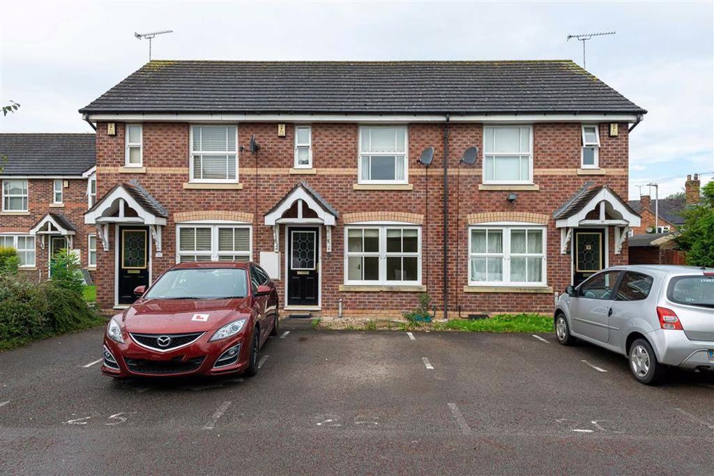 Whitewell Close, Nantwich, Cheshire 2 bed terraced house £170,000