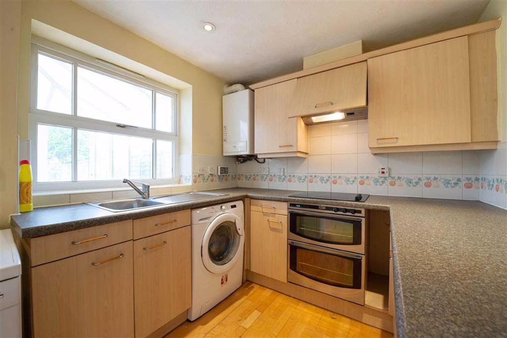 Whitewell Close, Nantwich, Cheshire 2 bed terraced house £170,000