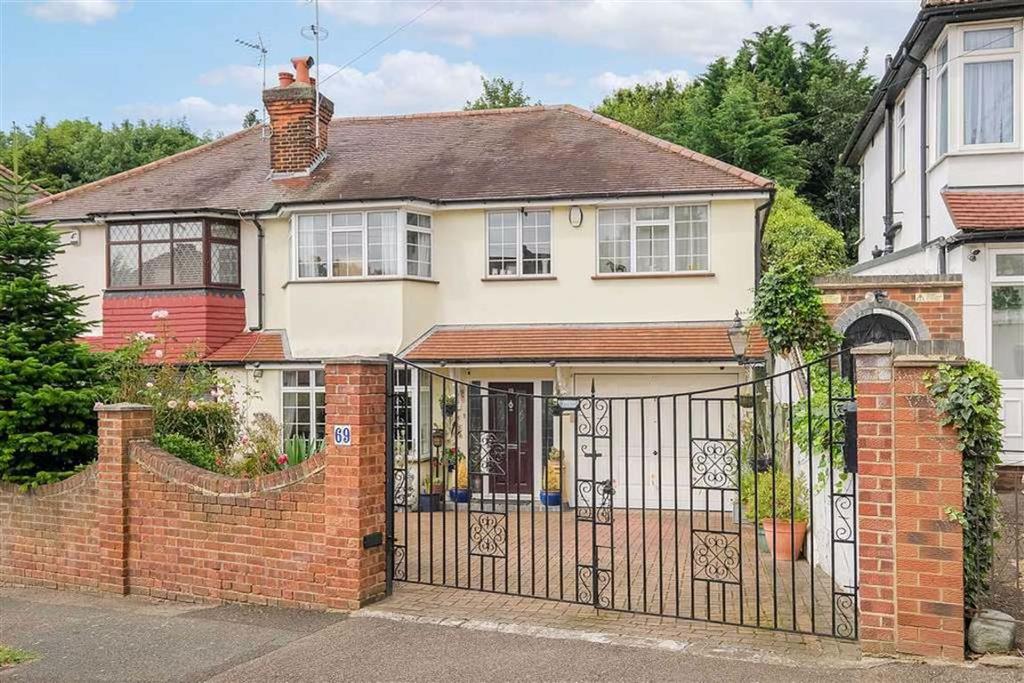 Harold Road, Chingford 4 bed semidetached house £650,000